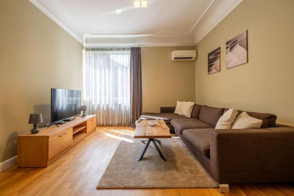 Stunning Luxury 3 Bedroom Apt In The Heart Of Town Sofia Exterior photo